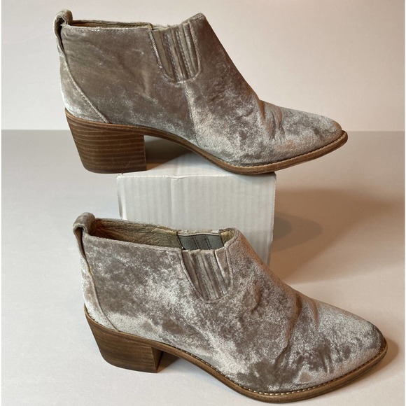 Madewell The Grayson Chelsea Boot in Velvet 7 In Distressed Stone / Taupe Bootie - Picture 1 of 13